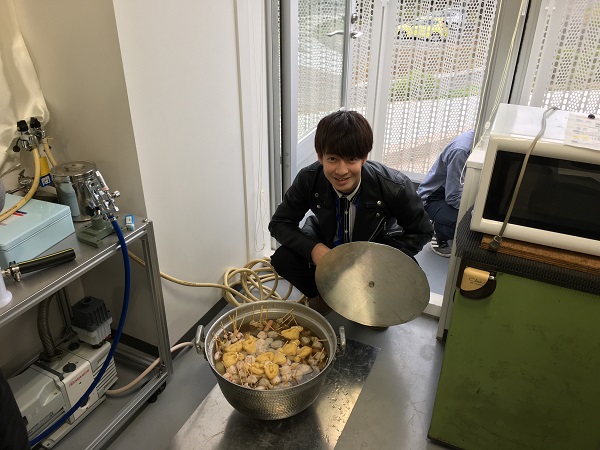 おでんの完成に笑顔の健哉
