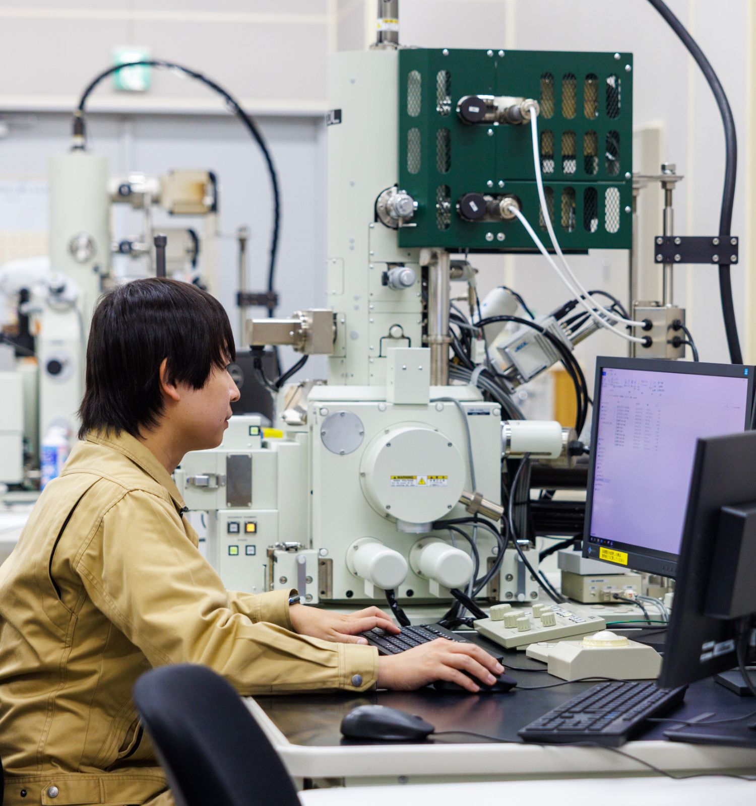 画面を見る野戸さん