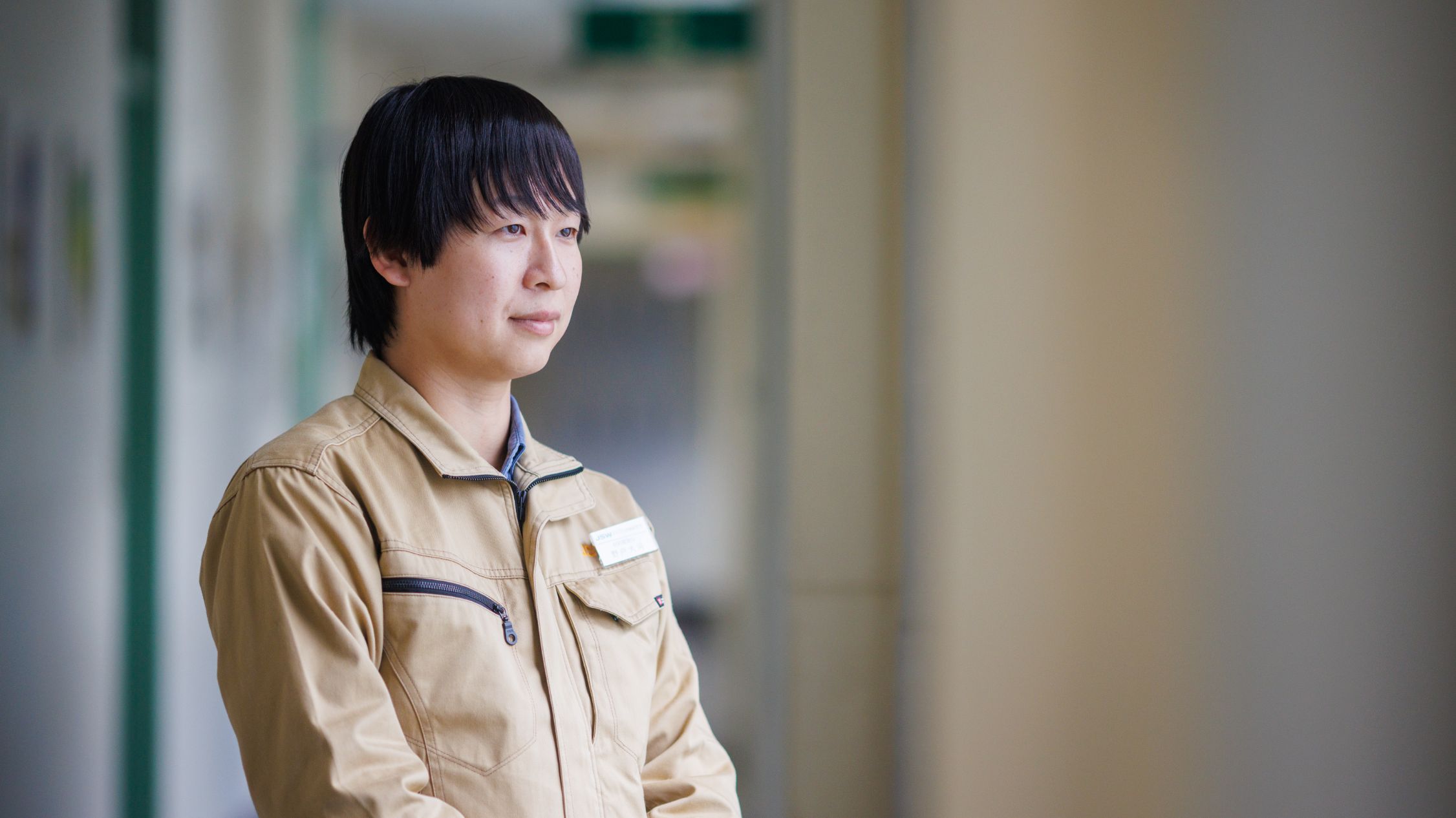 外を眺める野戸さん