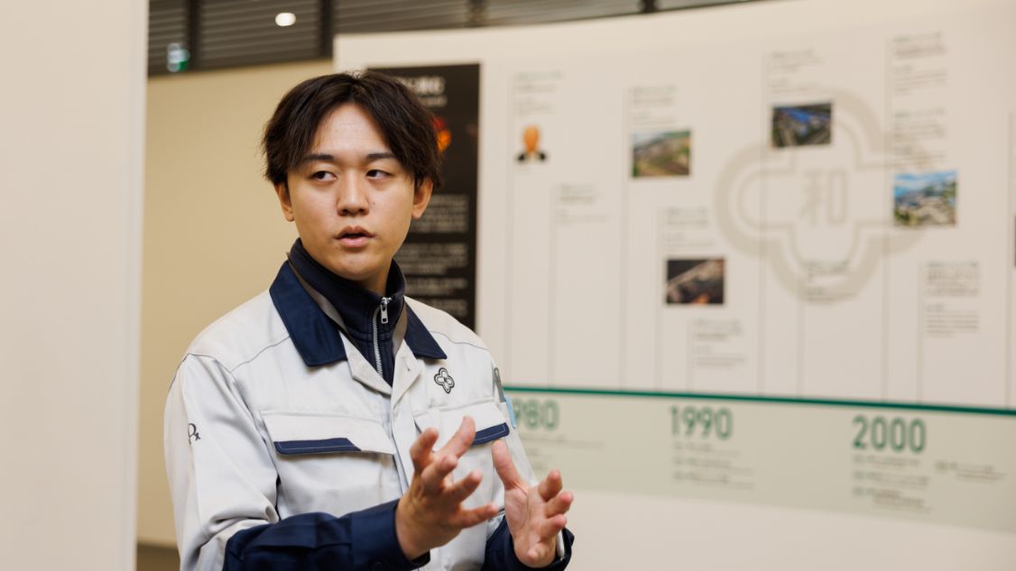 説明をする石澤さん