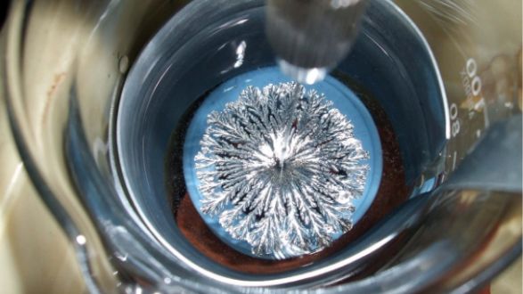 電気を使った金属の製造