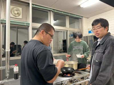 10月17日：研究生・留学生歓迎芋煮会 写真1